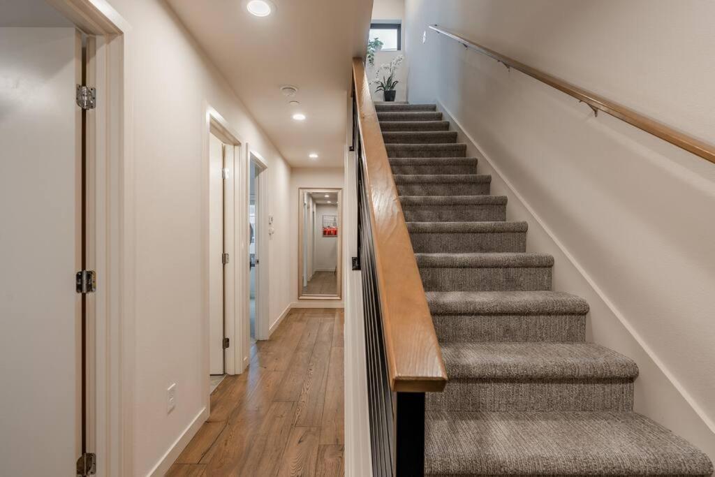 West Seattle'S Modern Townhome Exterior photo