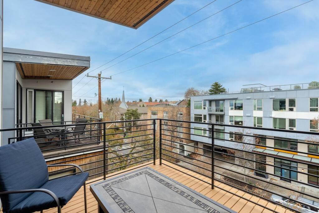 West Seattle'S Modern Townhome Exterior photo