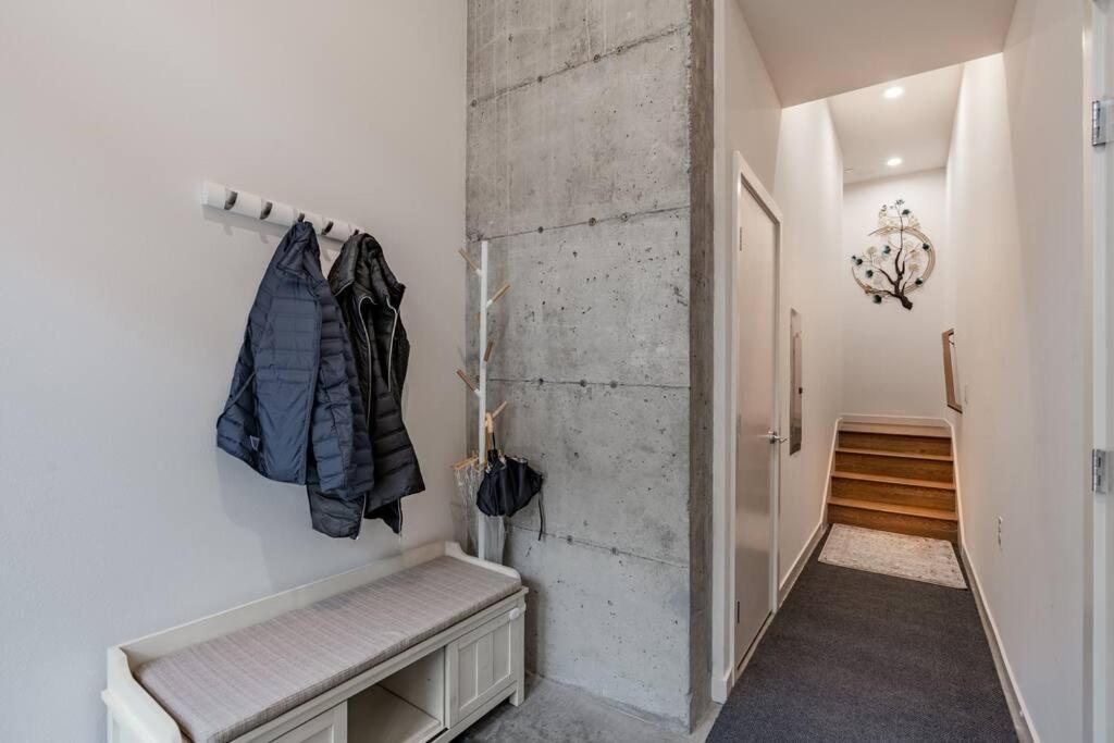 West Seattle'S Modern Townhome Exterior photo