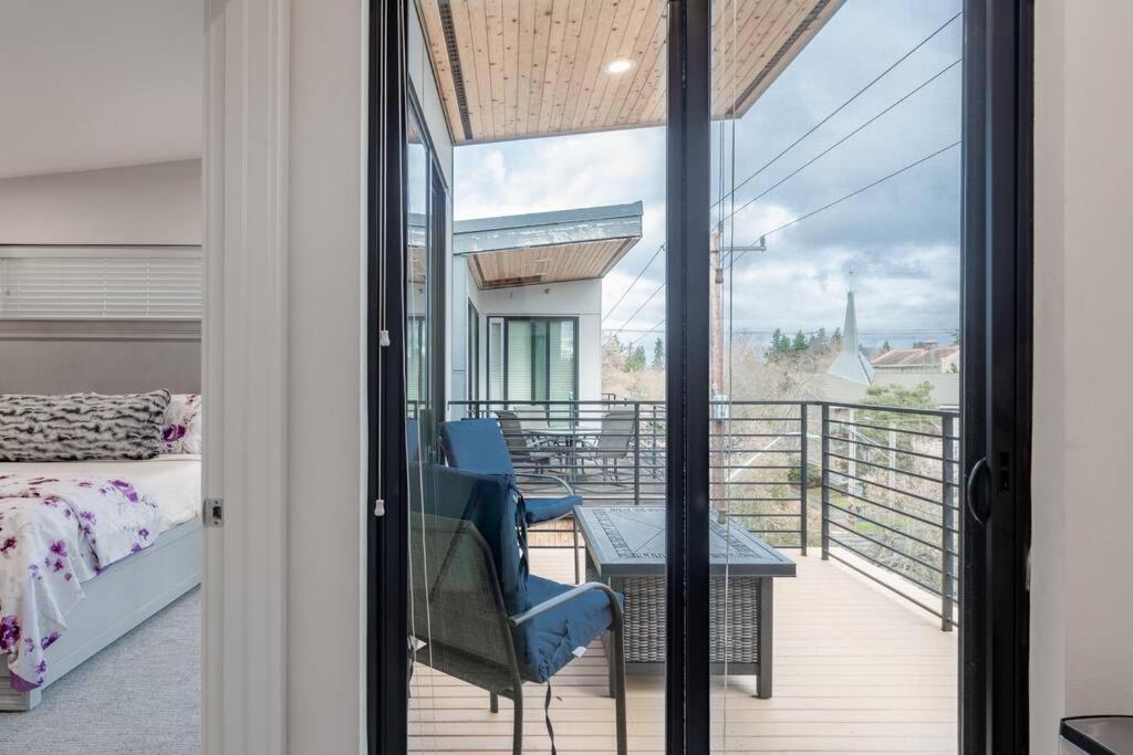 West Seattle'S Modern Townhome Exterior photo