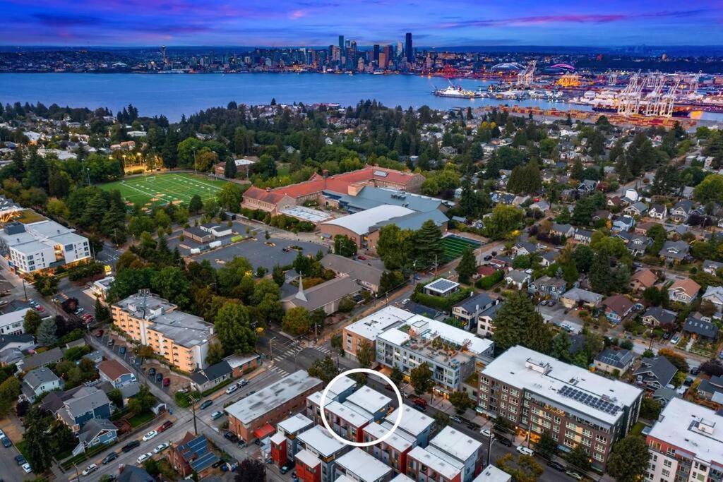 West Seattle'S Modern Townhome Exterior photo